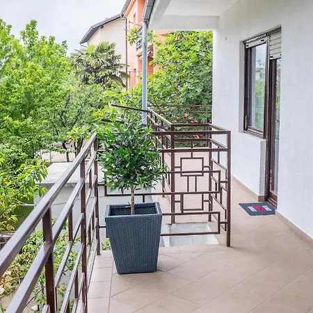 Uno Dominik Apartamento *